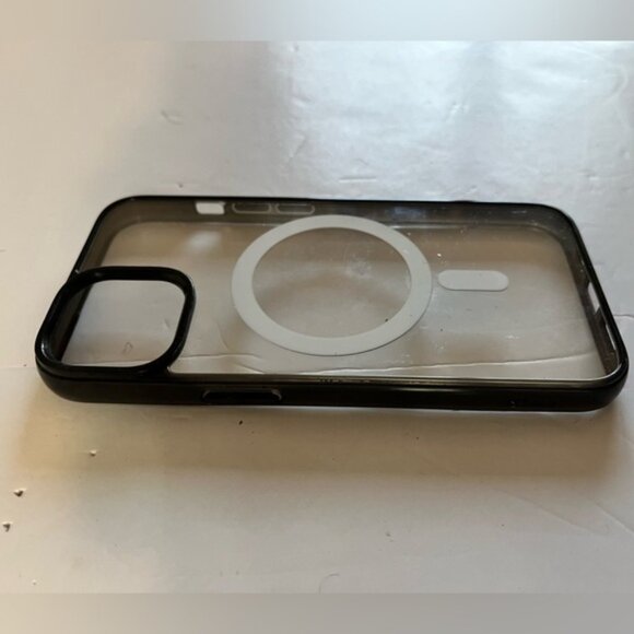 Set of 2 MagSafe iPhone 13 Cases – Clear & Black Trim - Picture 7 of 9